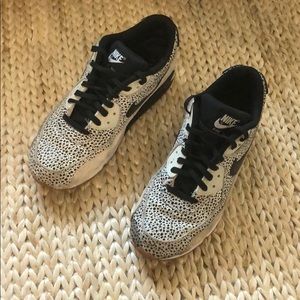 Nike Air Max 90 Sneakers